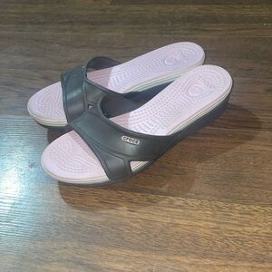 CROCS Cyprus Womens  Low Wedge Sandals Brown Pink Criss-Cross Strap Slip On sz 7